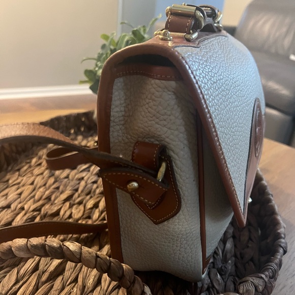 90s Vintage AUTHENTIC Dooney and Bourke Leather Carrier (B701) Bone/British Tan - Picture 10 of 12